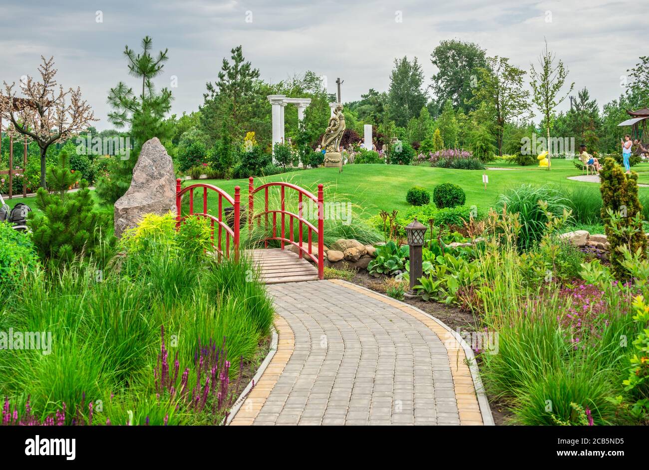Wolodarka, Ukraine 06.20.2020. Park Sakura Insel im Dorf Volodarka bei