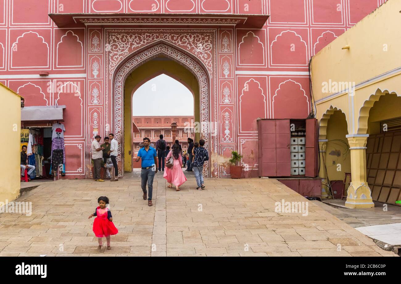 Eingangstor des Stadtpalastes in Jaipur, Indien Stockfoto
