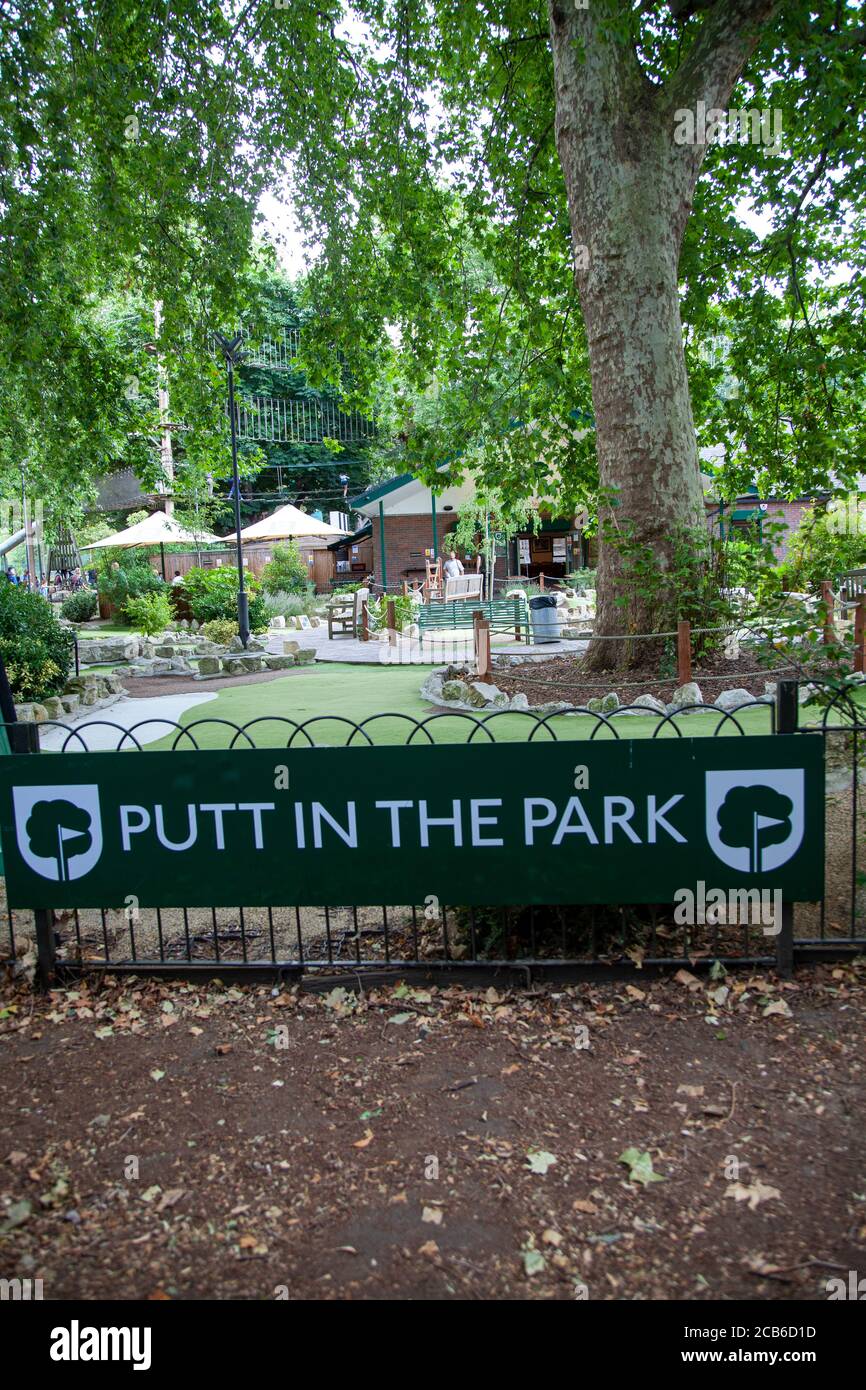 Putt in the Park in Battersea Park, London Großbritannien Stockfoto