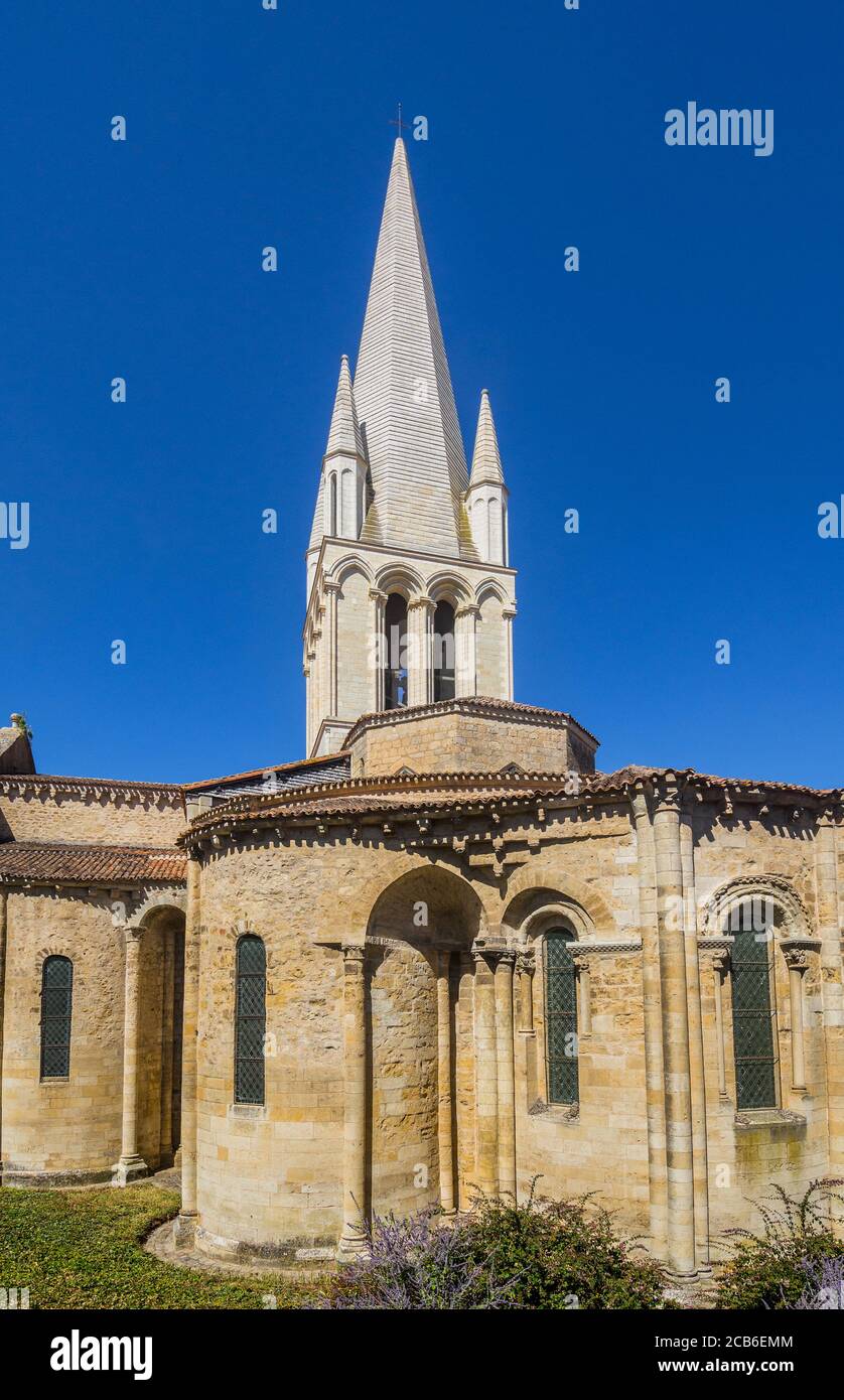 Mittelalterliche Kirche von Saint Pierre auf dem Weg nach Santiago de Compostela - Airvault, Deux-Sèvres, Frankreich. Stockfoto