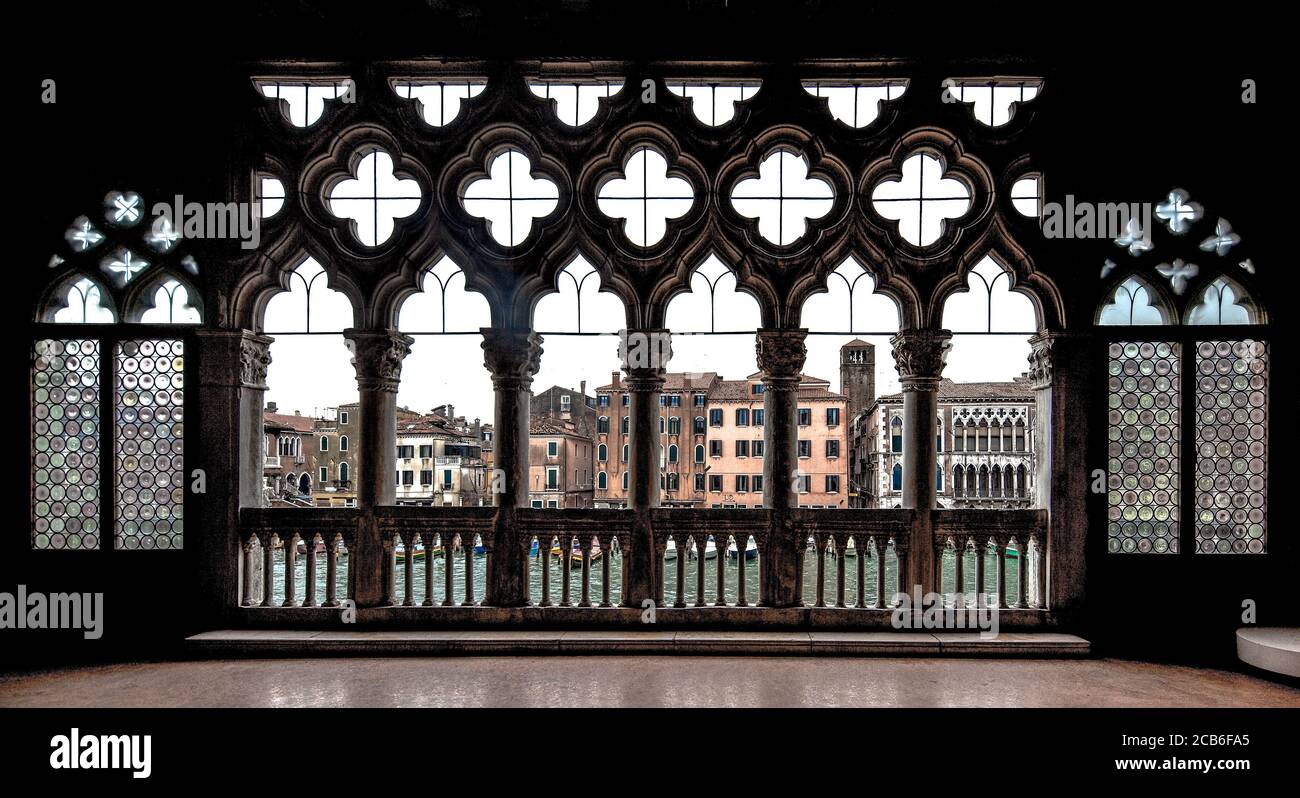 Venedig, Ca´d´Oro, Palazzo am Canal Grande, erbaut 1421-42 von Bartolomeo Bon, Loggia im Piano nobile Stockfoto