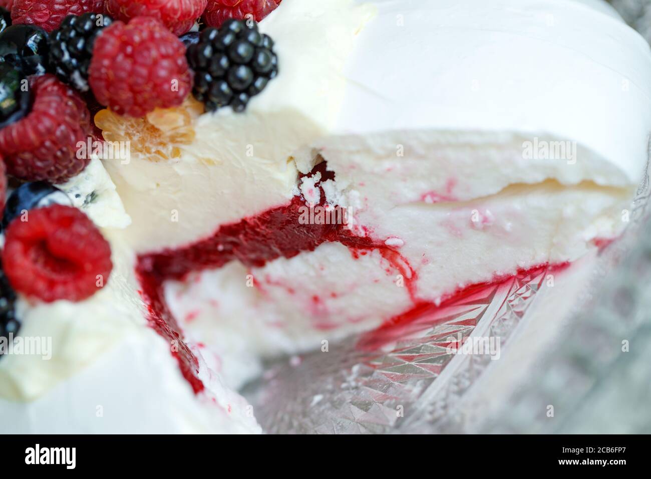 Pawlova Kuchen. Dessert zum Frühstück. Stockfoto