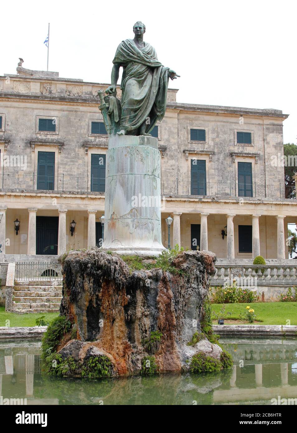 Statue von Sir Frederick Adam vor dem Palast von St. Michael in Korfu Stockfoto