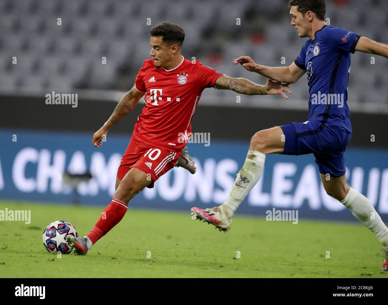 München, Deutschland, 8. August 2020, Philippe Coutinho, FCB10 Wettkampf um den Ball, Tackling, Duell, Header, Zweikampf, Action, Kampf im Champions-League-Spiel FC BAYERN MÜNCHEN - FC CHELSEA in der 1.Bundesliga, Saison 2019/2020, © Peter Schatz / Alamy Stock Photos / Stefan Matzke/Sampics/Pool wichtig: KEIN SEKUNDÄRER (RE-) VERKAUF INNERHALB von 48 Stunden NACH DEM START Nationale und internationale Nachrichtenagenturen NUR zur redaktionellen Verwendung Stockfoto