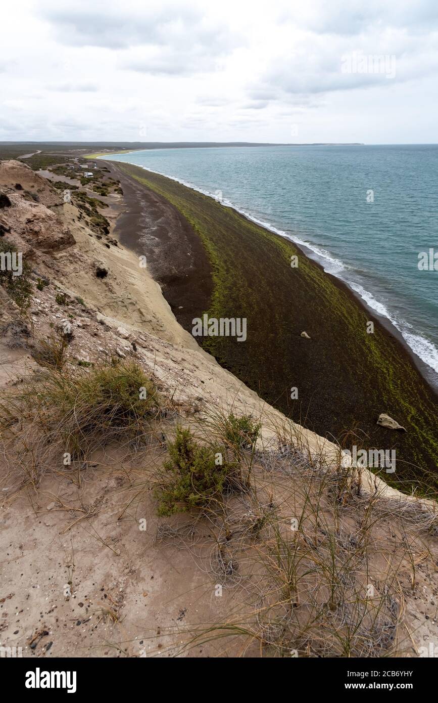 Luftaufnahme eines leeren Strandes auf der Halbinsel Valdes, Argentinien Stockfoto