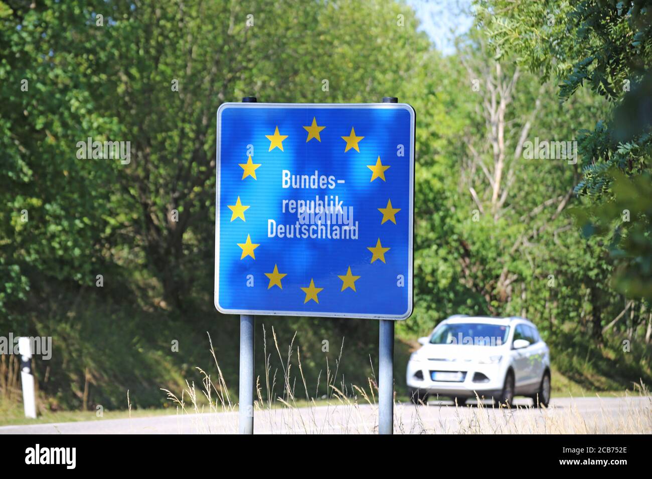 Auto an der deutsch-französischen Grenze zwischen Lothringen und der Pfalz Stockfoto