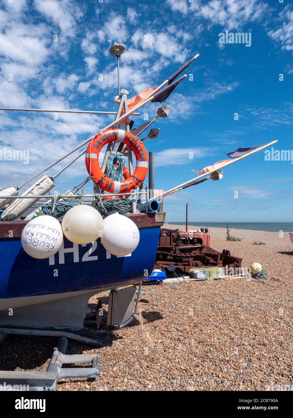 Kommerzielle Fischerboote an der Küste von Aldeburgh Suffolk UK, Stockfoto