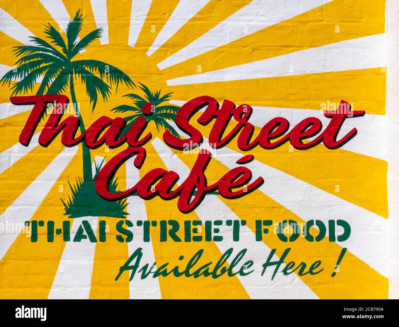 Das Thai Street Cafe und die Beschilderung in Aldeburgh Suffolk UK Stockfoto