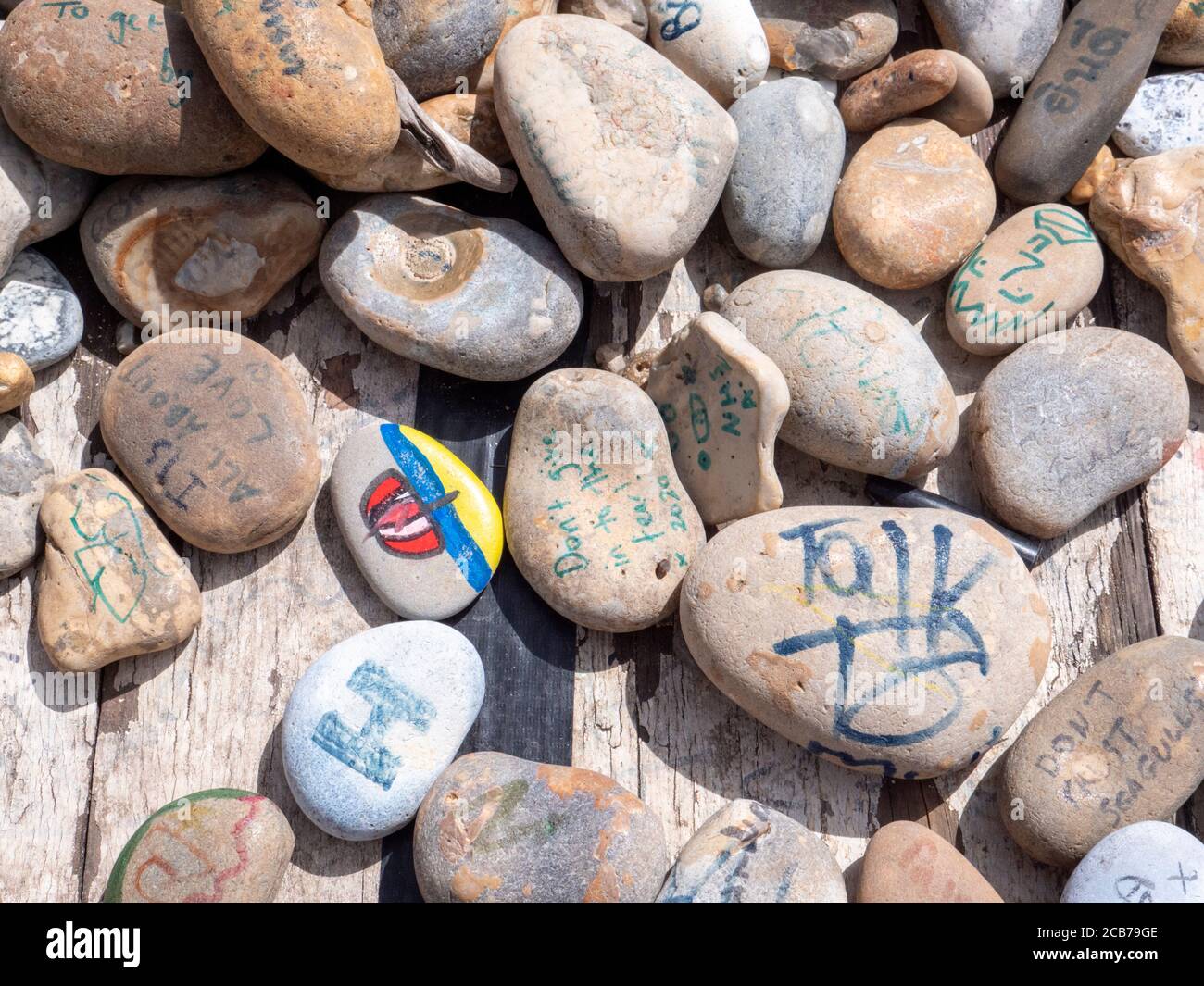 Pebble Homage partizipative Kunstinstallation am Strand von Aldeburgh Suffolk UK Stockfoto