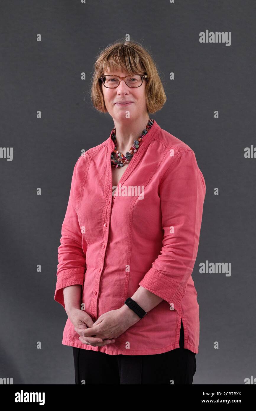 Die schottische Schriftstellerin Olga Wojtas besucht während des Edinburgh eine Fotozelle Internationales Buchfestival 2018 Stockfoto