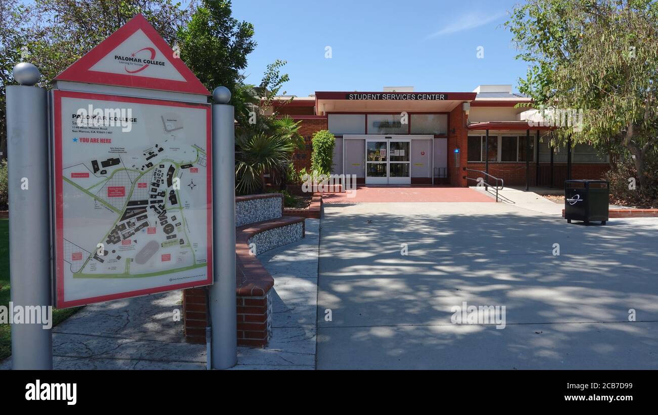 SAN MARCOS, CA, USA - Jul 21, 2020: Der Campus des Palomar College, völlig verlassen von Studenten. Die Kurse waren nur aufgrund von Cov Stockfoto