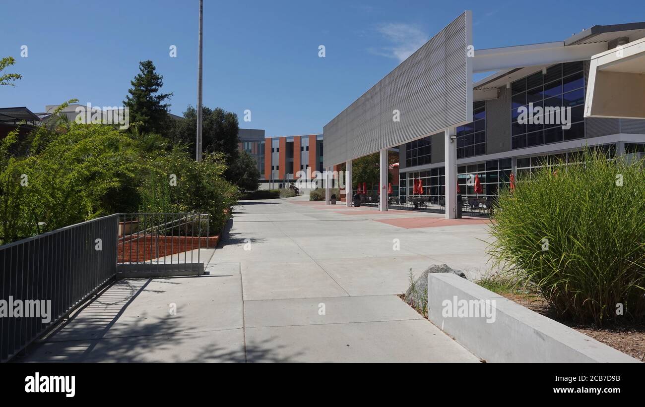 SAN MARCOS, CA, USA - Jul 21, 2020: Der Campus des Palomar College, völlig verlassen von Studenten. Die Kurse waren nur aufgrund von Cov Stockfoto