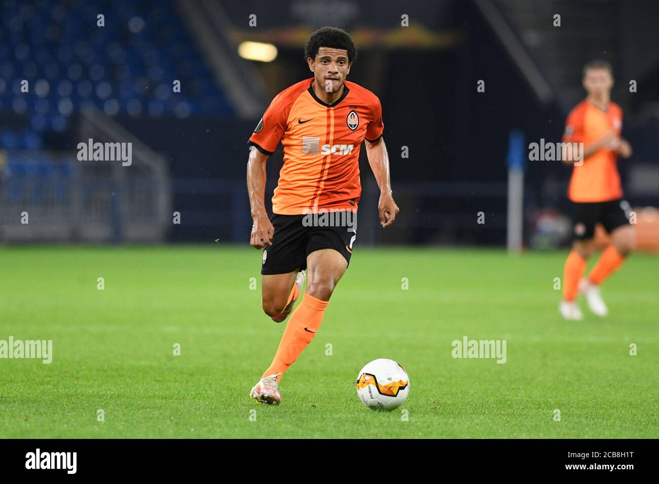 Gelsenkirchen, Deutschland. August 2020. Fußball, Europa League, Achtelfinale, Viertelfinale: Schachtjor Donezk - FC Basel in der Verltins Arena. Taison von Donezk in Aktion. Quelle: Bernd Thissen/dpa/Alamy Live News Stockfoto
