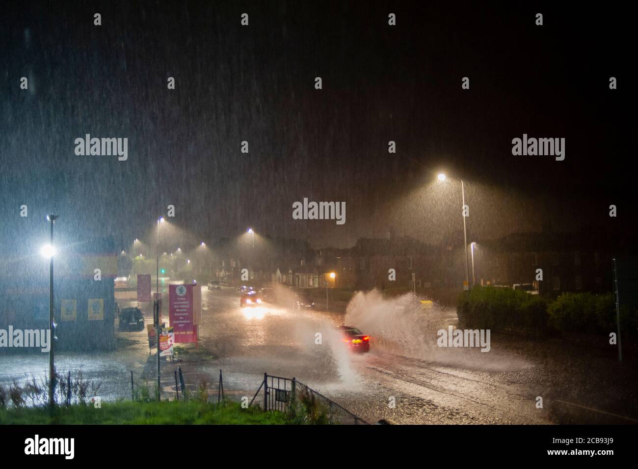 UK Wetter: Nächtliches Gewitter überflutet Stevenson Straße in Edinburgh. Stockfoto