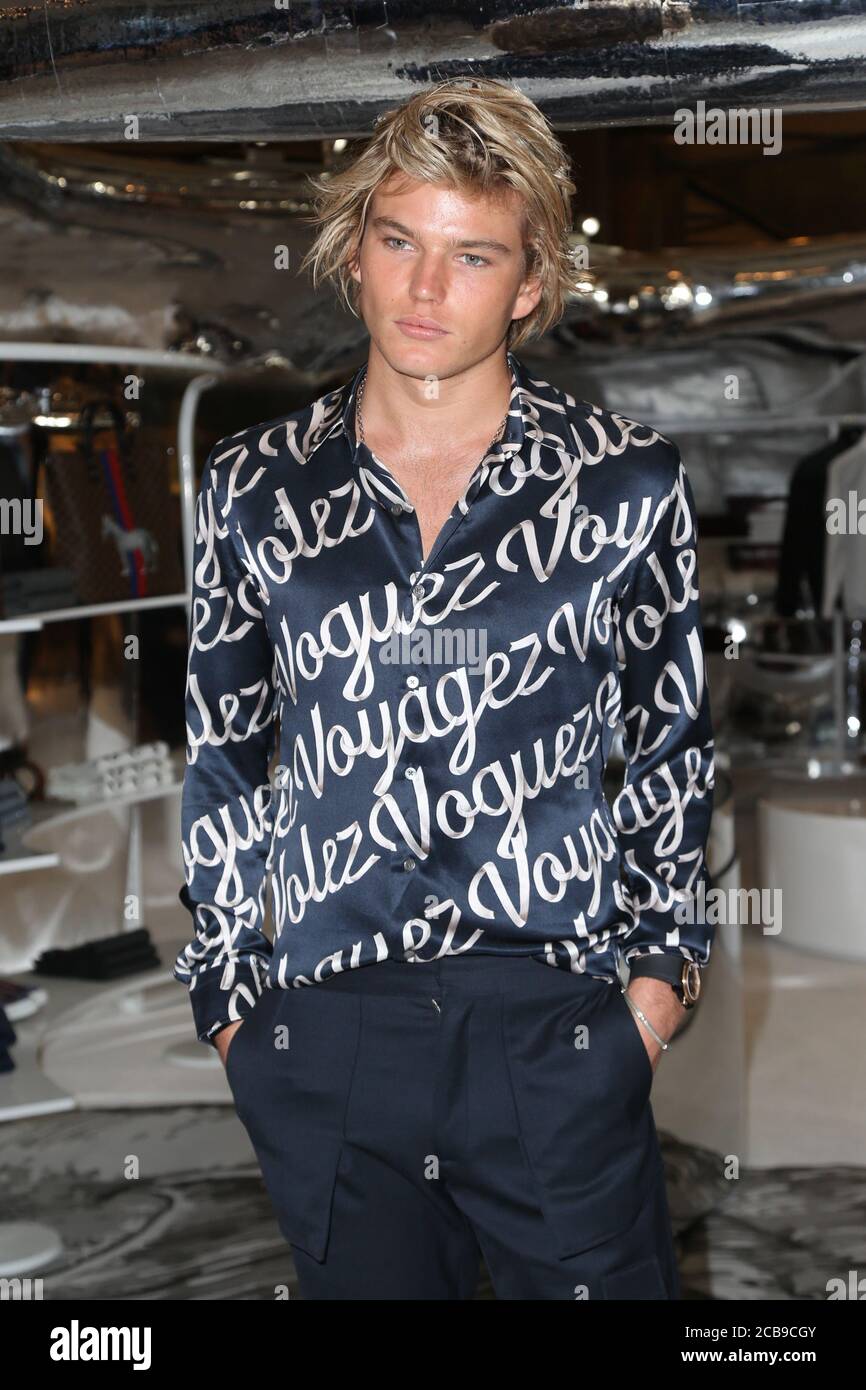 Jordan Barrett (Model & Actor) nimmt an der Eröffnung des ersten Louis  Vuitton Herren Pop Up Stores in Westfield Sydney Teil Stockfotografie -  Alamy