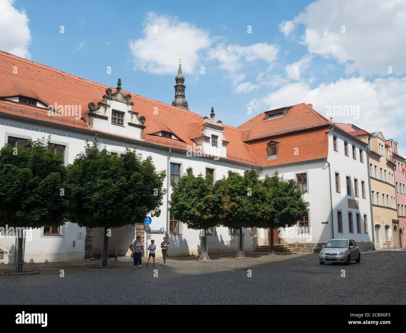 Zittau, Sachsen, Deutschland, 11. Juli 2019: Palast in der historischen Altstadt von Zittau Sommer sonniger Tag, blauer Himmel im Hintergrund Stockfoto