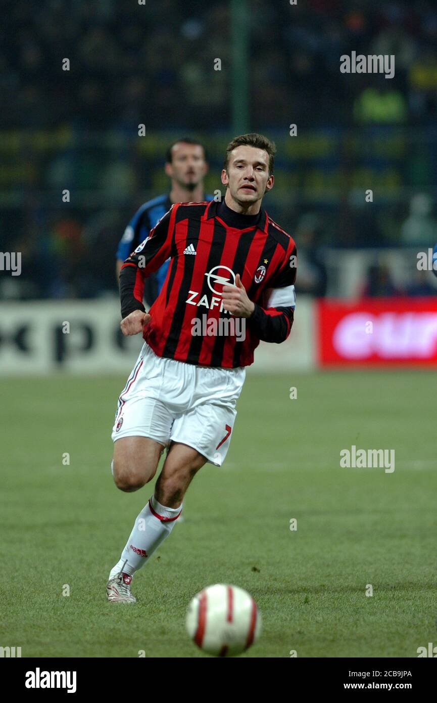 Mailand Italien, 11. Dezember 2005, 'G.MEAZZA SAN SIRO' Stadion,Campionato di Calcio Seria A 2005/2006, FC Inter - AC Mailand : Andriy Shevchenko in Aktion während des Spiels Stockfoto