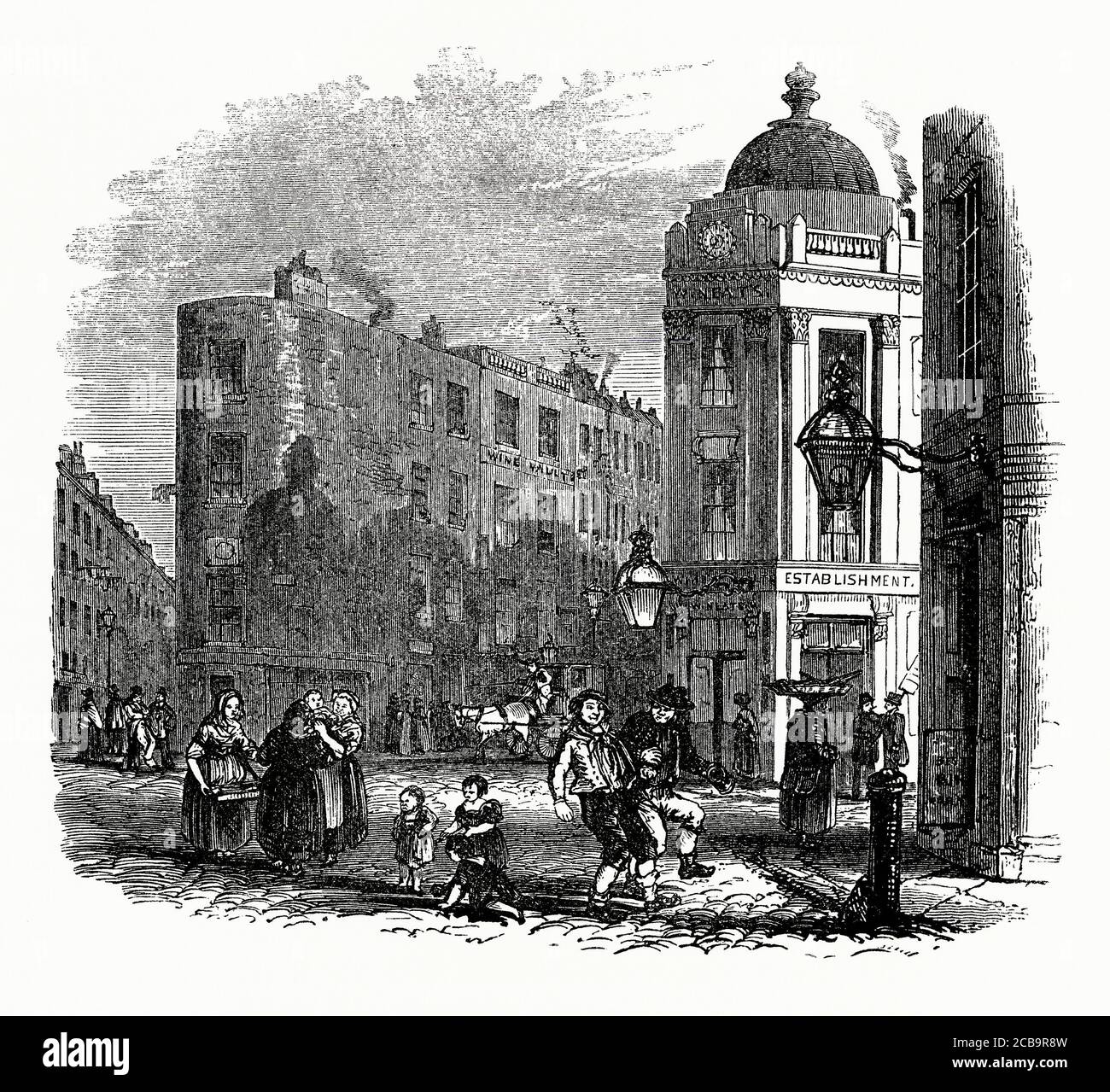 Eine alte Gravur von Leuten aus und über bei Seven Dials, Camden, London, England, Großbritannien während der viktorianischen Ära. Seven Dials ist eine Kreuzung (und Gebiet). Sieben Straßen laufen an einer kreisförmigen Kreuzung zusammen, in deren Mitte eine Säule mit sechs Sonnenuhren steht. Thomas Neale entwarf seinen Plan in den 1690er Jahren. Er hoffte, dass Seven Dials bei wohlhabenden Bewohnern beliebt sein würde, aber das Gebiet verschlechterte sich allmählich. Im 19. Jahrhundert gehörte Seven Dials zu den schlimmsten Slums in London. Heute sind jedoch Gebäude restauriert worden und Seven Dials ist ein wohlhabendes Viertel. Stockfoto
