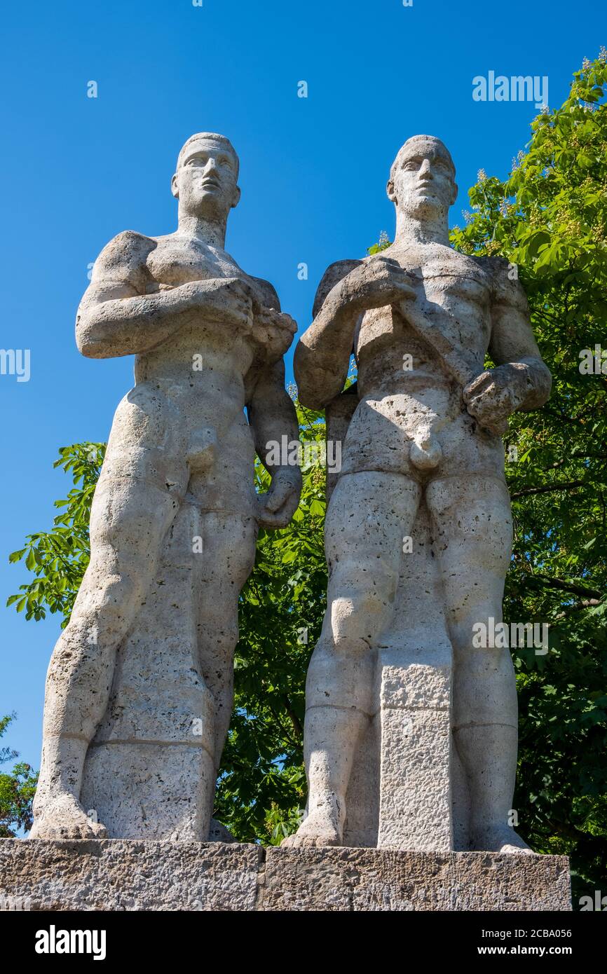 NS-Zeit Skulptur die Stafelläufer oder die Staffelläufer, Olympiastadion Berlin Stockfoto