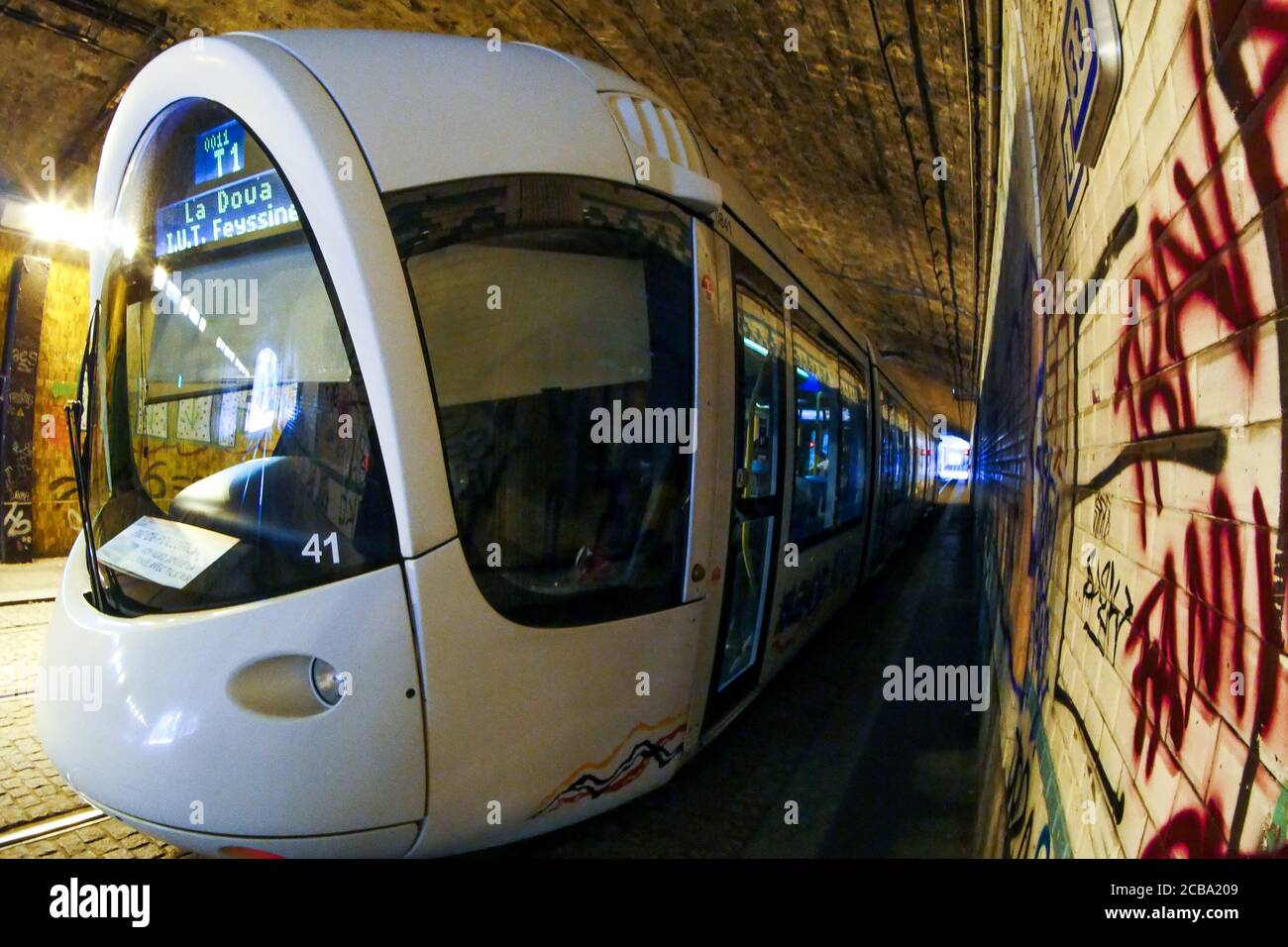 Straßenbahn im Perrache-Tunnel, Lyon, Rhone, Region Auvergne Rhone-Alpen, Frankreich Stockfoto