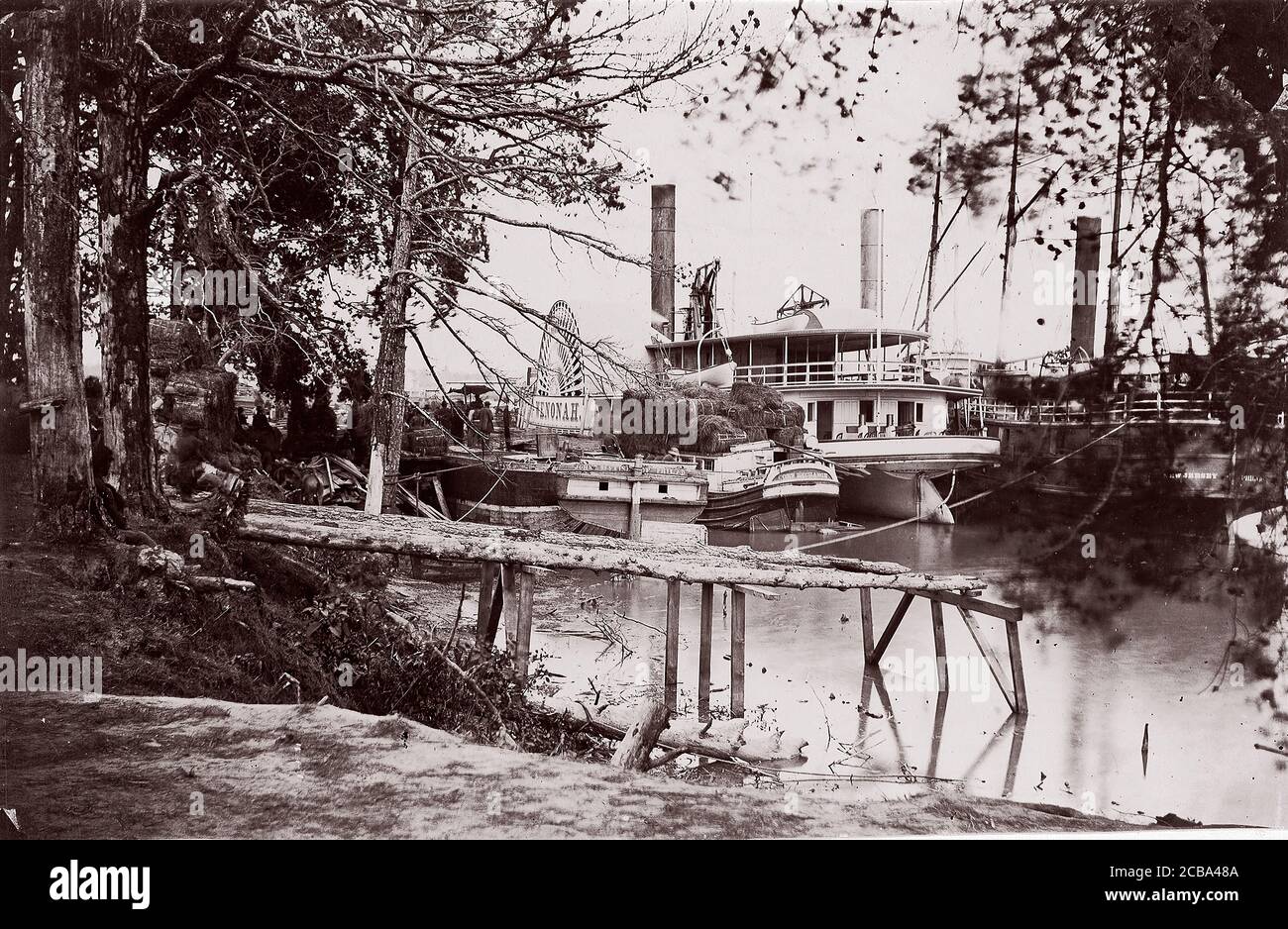 Pontonbrücke bei Deep Bottom, James River, 1864. Früher Mathew B. Brady zugeschrieben. Stockfoto