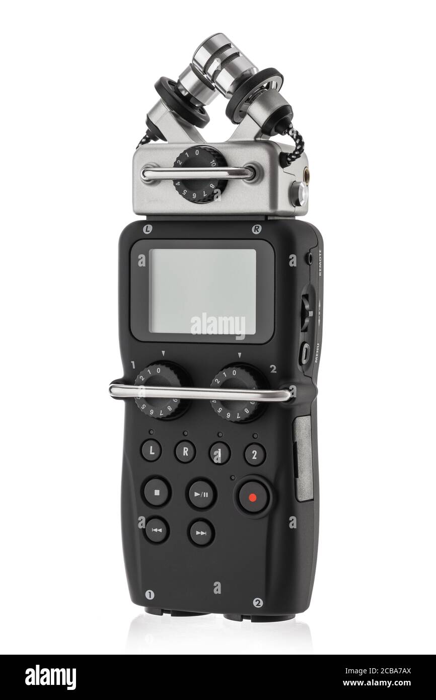 Tragbarer Audiorecorder, Aufnahme von Umgebungsgeräuschen isoliert auf weißem Hintergrund Stockfoto