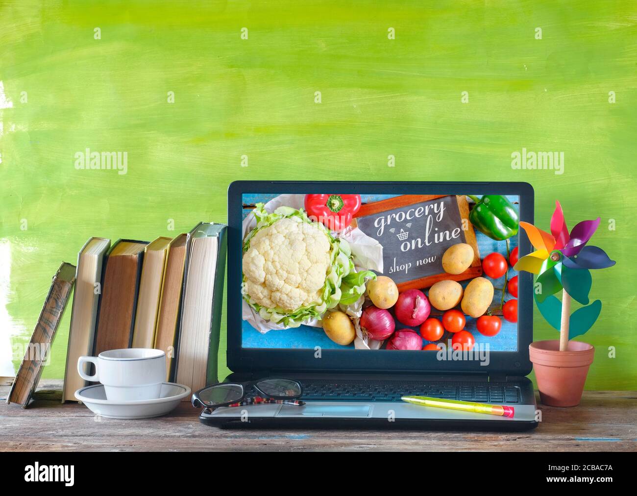 Lebensmittelgeschäft Online-Shop, um Lebensmittel-Lieferung, Lebensmittelgeschäft online, elektronisches Marketing, E-Commerce-Geschäftskonzept zu bestellen Stockfoto