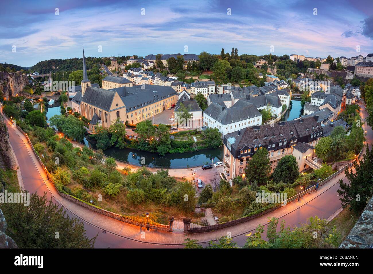 Luxemburg-Stadt. Luftbild Stadtbild der Altstadt von Luxemburg bei Sonnenuntergang im Sommer. Stockfoto