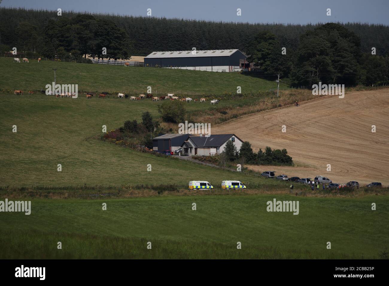 Rettungsdienste am Tatort in Stonehaven, Aberdeenshire, wo heute Morgen gegen 9.40 Uhr ein Zug entgleiste. Die Feuerwehr, die Polizei und der Rettungsdienst sind anwesend und der Vorfall ist andauernd. Stockfoto