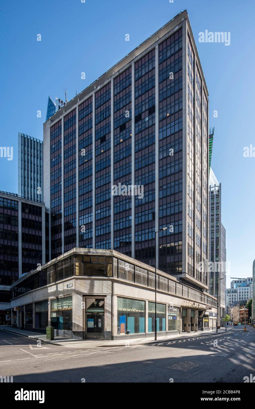 Schräg Blick auf Turm und Podium, Blick nach Norden wast auf Fenchurch Street. Die abgewinkelte Ecke richtet sich an die Ecke mit Callum Street. City of London lo Stockfoto