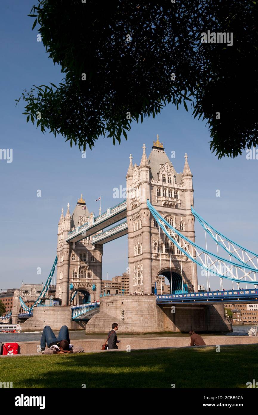 Tower Bridge, eine ikonische Brücke über die Themse in London, England. Stockfoto