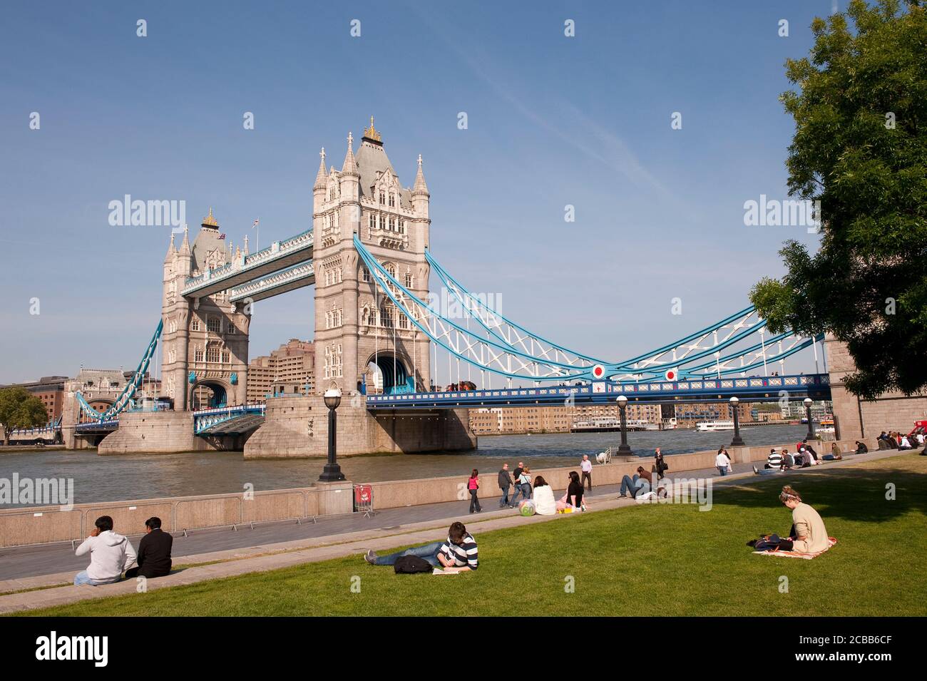 Tower Bridge, eine ikonische Brücke über die Themse in London, England. Stockfoto