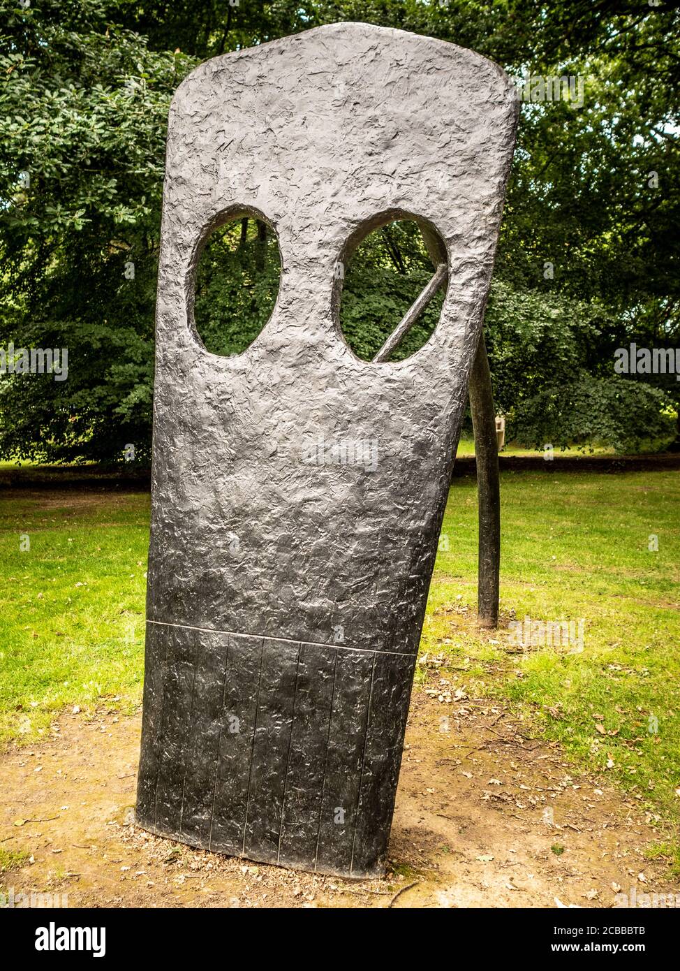 Bronzeskulptur 'Large Horse' von William Turnbull. Yorkshire Sculpture Park, Großbritannien Stockfoto