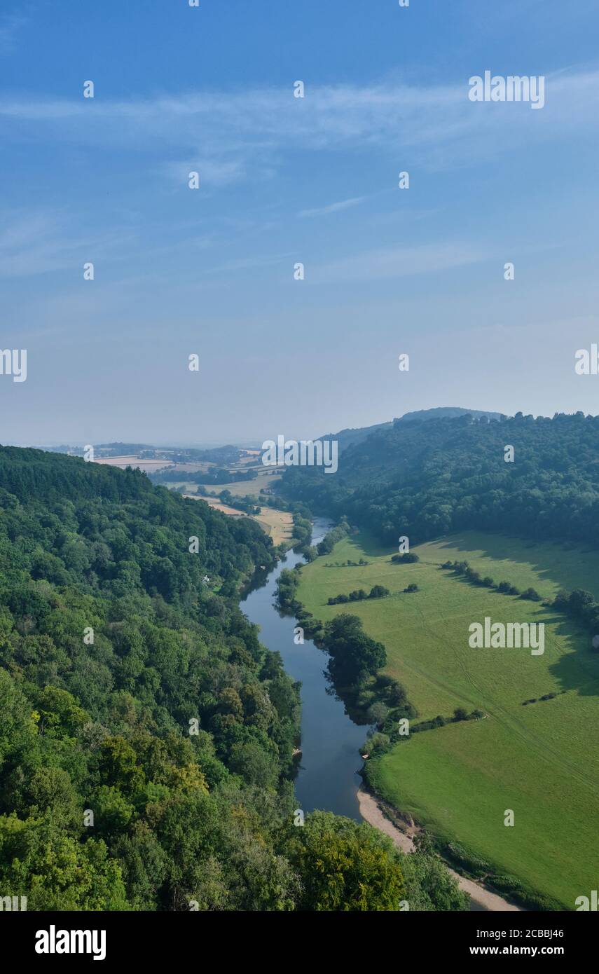 Der Fluss Wye zwischen Huntsham Hill und Coppet Hill, von Symonds Yat Rock, Symonds Yat East, Herefordshire aus gesehen Stockfoto