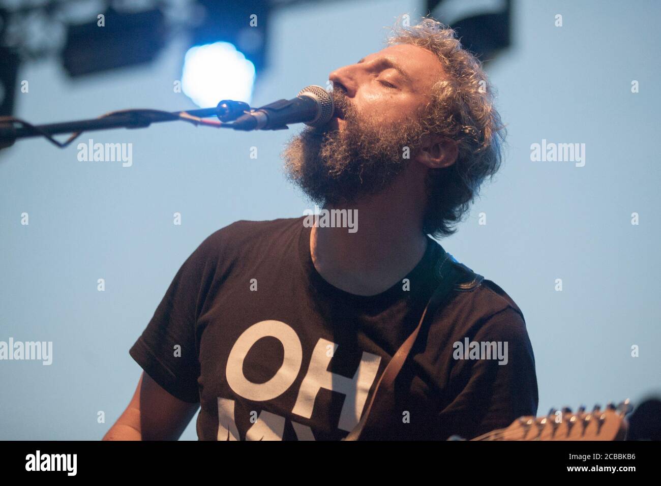 Cesena, Italien. August 2020. Andrea Cola eröffnete das Max Gazzè-Konzert in der Rocca Malatestiana in Cesena (Foto: Carlo Vergani/Pacific Press) Quelle: Pacific Press Media Production Corp./Alamy Live News Stockfoto