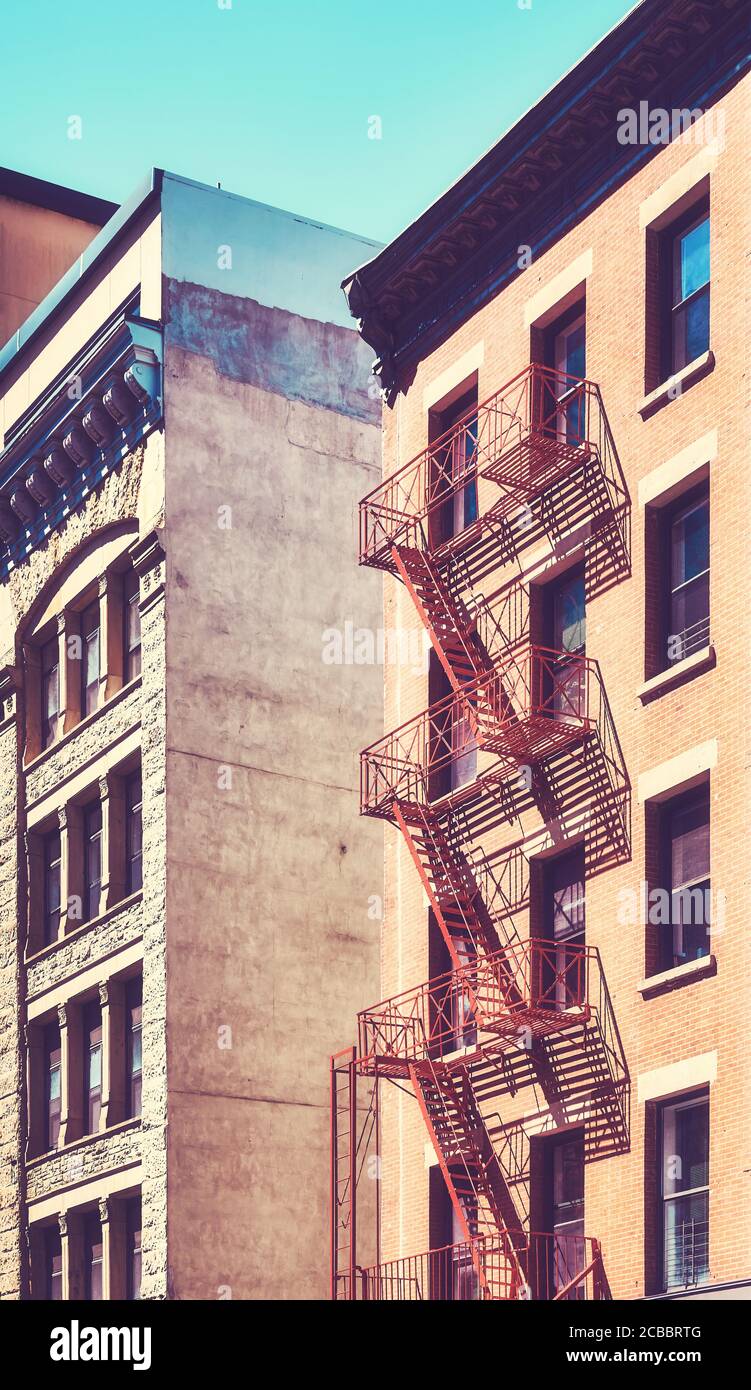 Retro stilisiertes Bild von alten Wohngebäuden, New York City, USA. Stockfoto