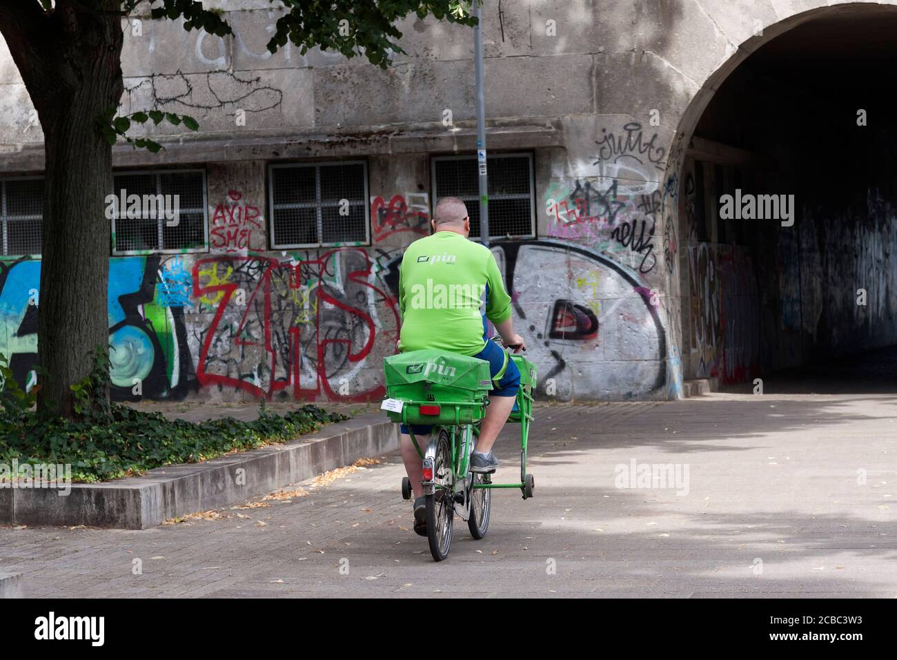 PIN AG Postbote auf seinem Fahrrad Stockfoto