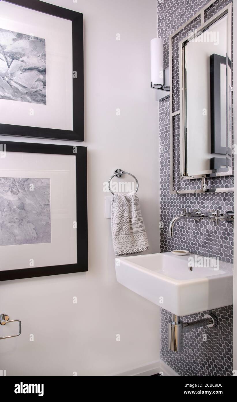 Kleines Puderzimmer, modernes Design Stockfoto