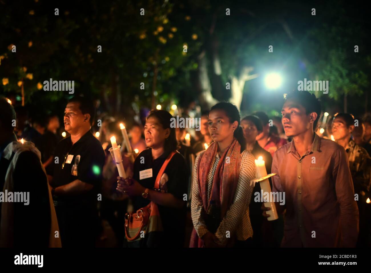 Larantuka, Indonesien. April 2015. Tausende von katholischen Gläubigen und Pilgern nahmen an einem vierstündigen andachtsmarsch zum Gedenken an den Karfreitag Teil, der Teil der Feierlichkeiten der Karwoche in Larantuka auf der Insel Flores in Indonesien ist. Stockfoto