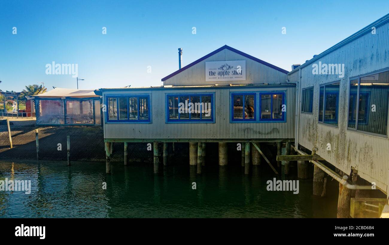 Mapua, Tasman/Neuseeland - 20. Mai 2020: Apple Shed Restaurant am Kai von Mapua. Stockfoto