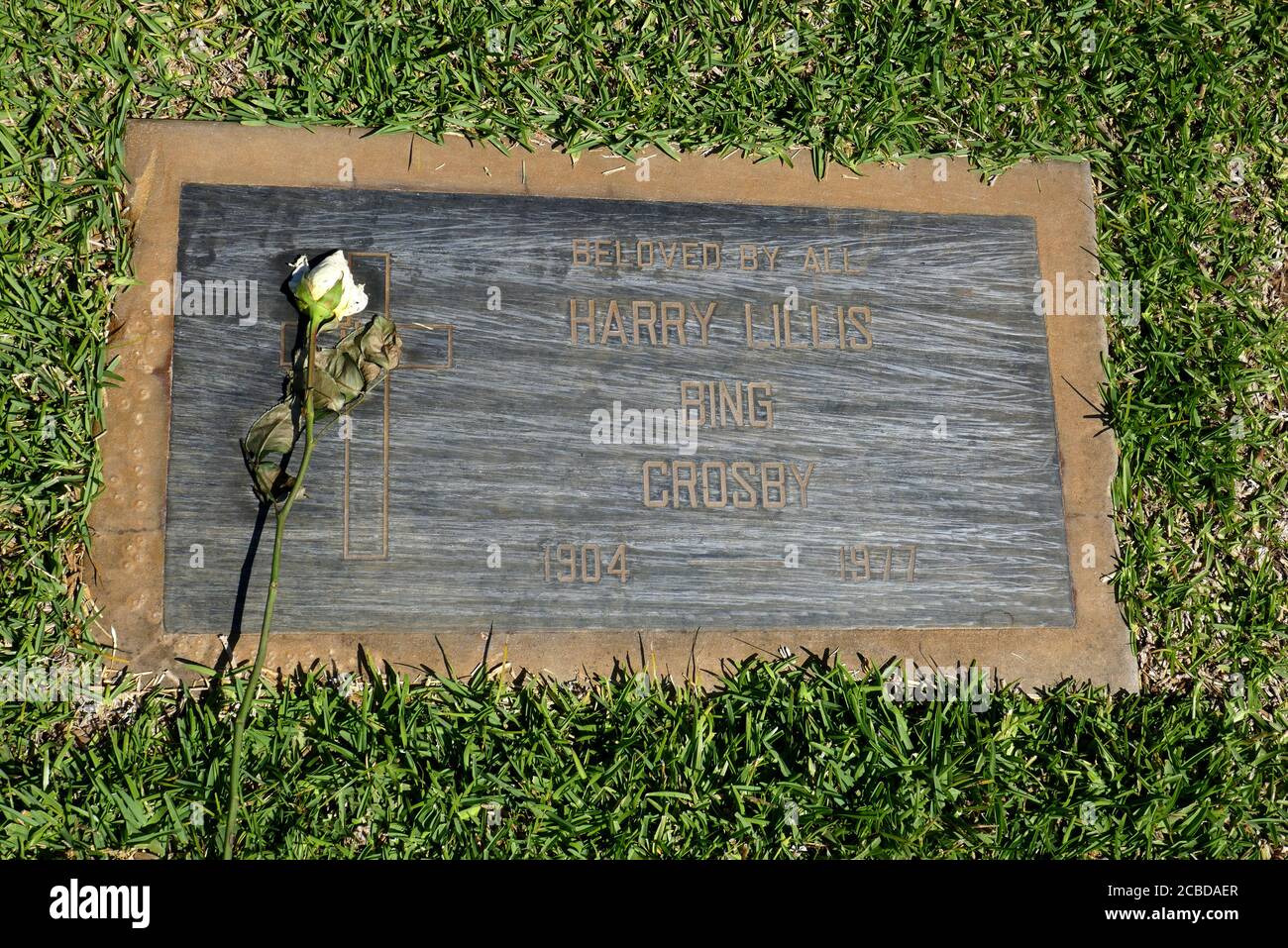 Culver City, California, USA 11. August 2020 EIN allgemeiner Blick auf die Atmosphäre von Bing Crosbys Grab in der Grotto-Sektion auf dem Holy Cross Friedhof am 11. August 2020 in Culver City, California, USA. Foto von Barry King/Alamy Stockfoto Stockfoto