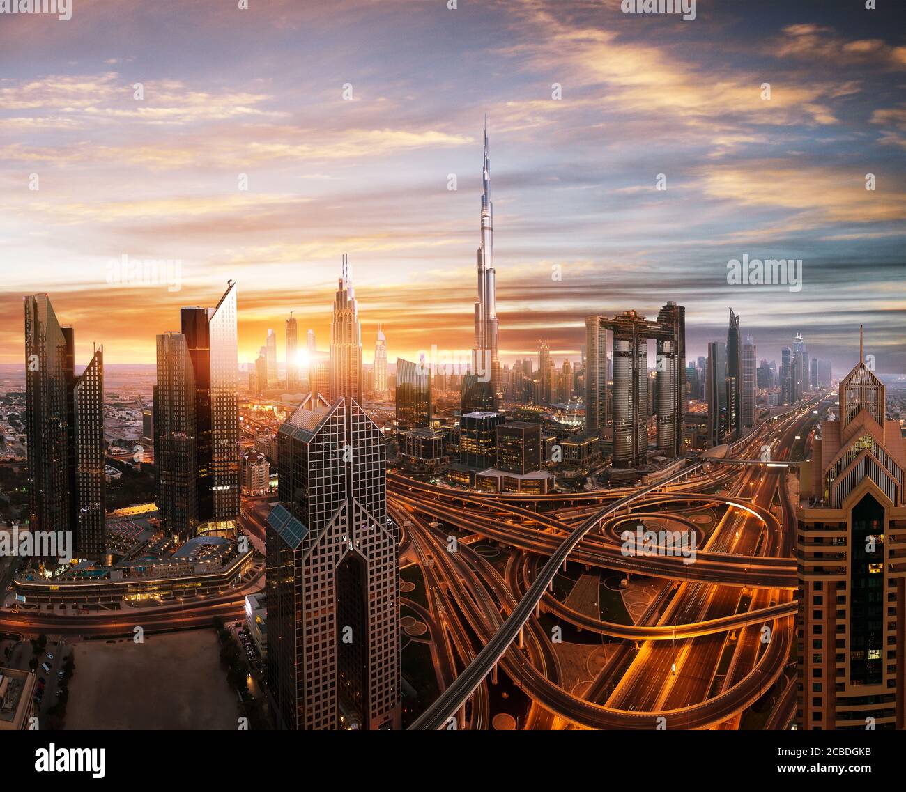 Dubai Sonnenuntergang Blick auf Downtown. Dubai ist super moderne Stadt von UAE, kosmopolitische Metropole. Sehr hohe Auflösung Stockfoto