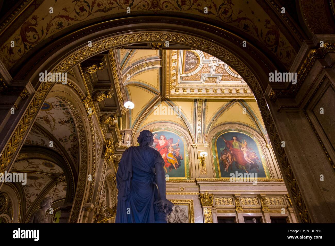 Gold Lobby Wandmalereien für Ballett, Tanz an der Wiener Staatsoper, Staatsoper. In Wien, Österreich. Stockfoto