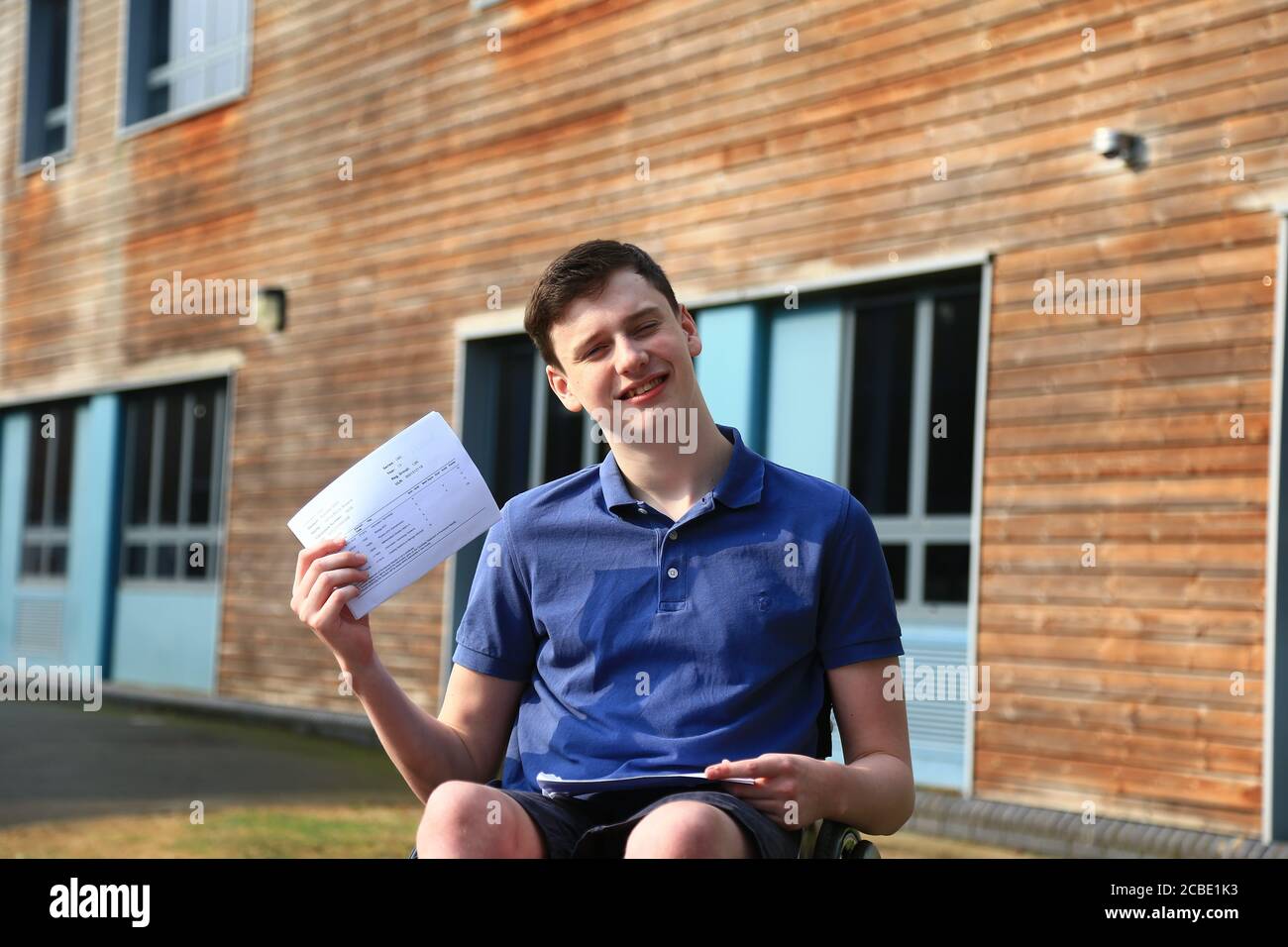 Sechste Form Student mit EINEM Niveau Ergebnisse, England Großbritannien Stockfoto