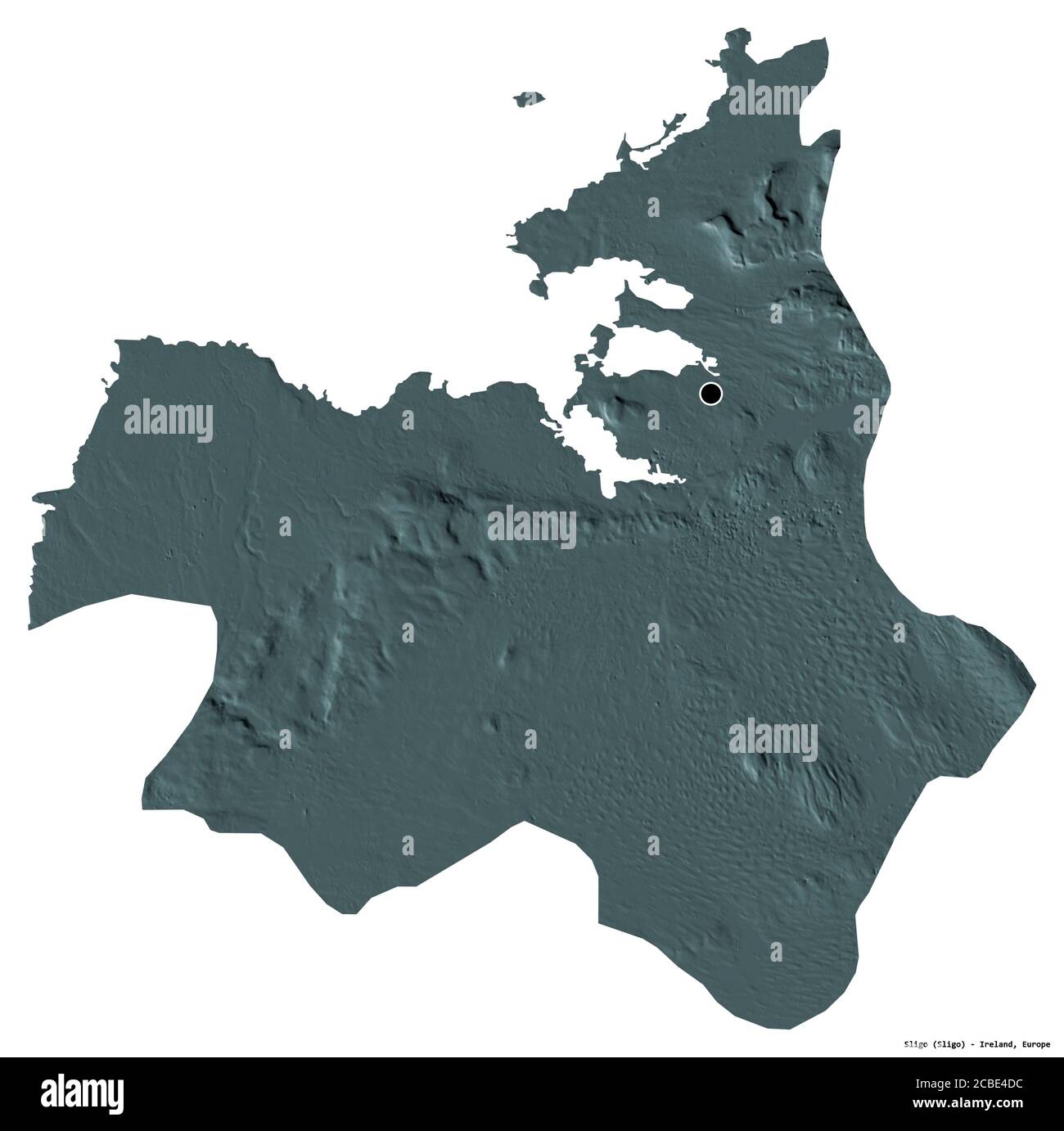 Form von Sligo, Grafschaft Irland, mit seiner Hauptstadt isoliert auf weißem Hintergrund. Farbige Höhenkarte. 3D-Rendering Stockfoto