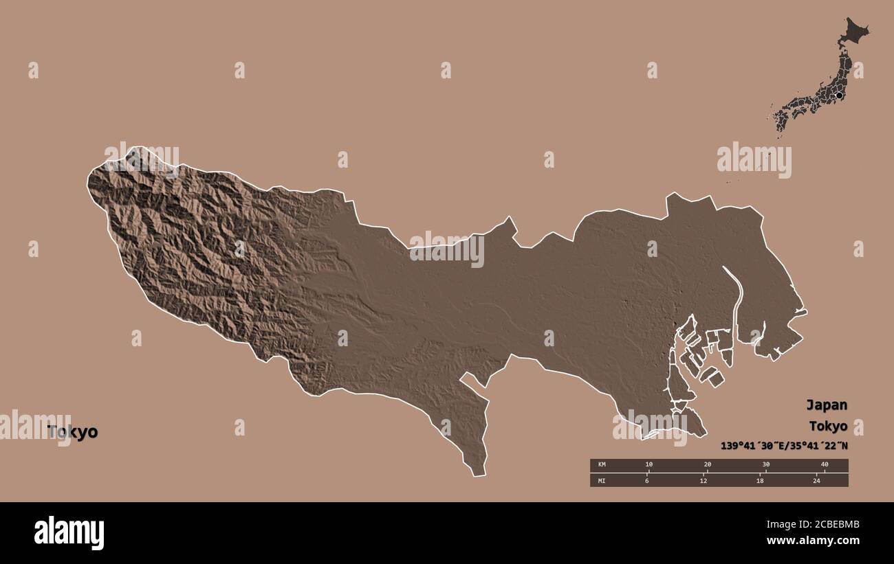 Form von Tokio, Metropole von Japan, mit seiner Hauptstadt isoliert auf festem Hintergrund. Entfernungsskala, Regionenvorschau und Beschriftungen. Farbige Höhenkarte. Stockfoto