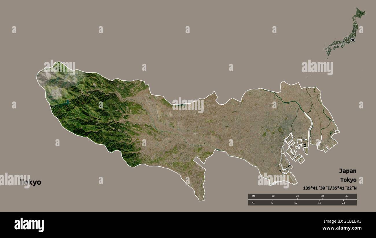 Form von Tokio, Metropole von Japan, mit seiner Hauptstadt isoliert auf festem Hintergrund. Entfernungsskala, Regionenvorschau und Beschriftungen. Satellitenbilder. 3D r Stockfoto