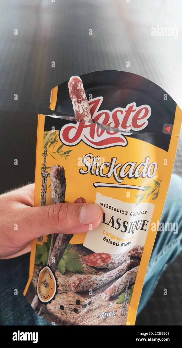 Aoste Wurst stickado. Fleisch-Snacks, Salami-Sticks Stockfoto