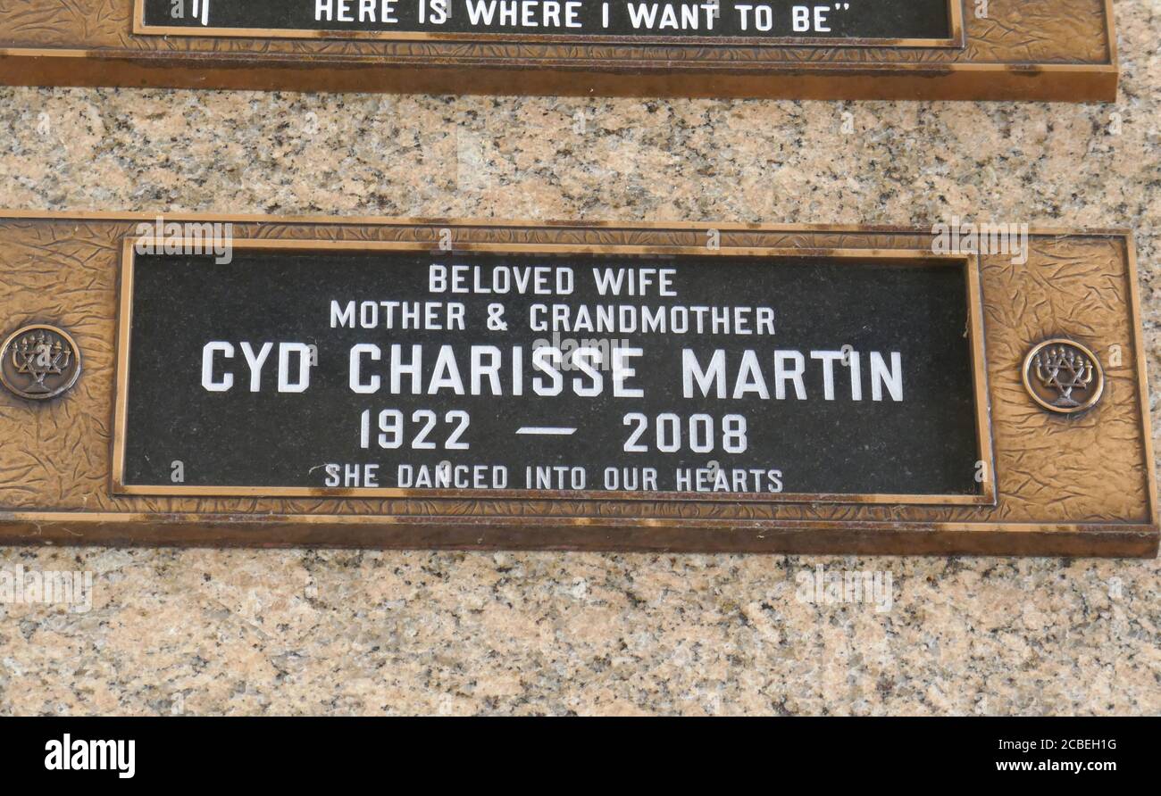 Culver City, California, USA 11. August 2020 EIN allgemeiner Blick auf die Atmosphäre des Grabes von Cyd Charisse Martin im Hillside Memorial Park am 11. August 2020 in Culver City, California, USA. Foto von Barry King/Alamy Stockfoto Stockfoto