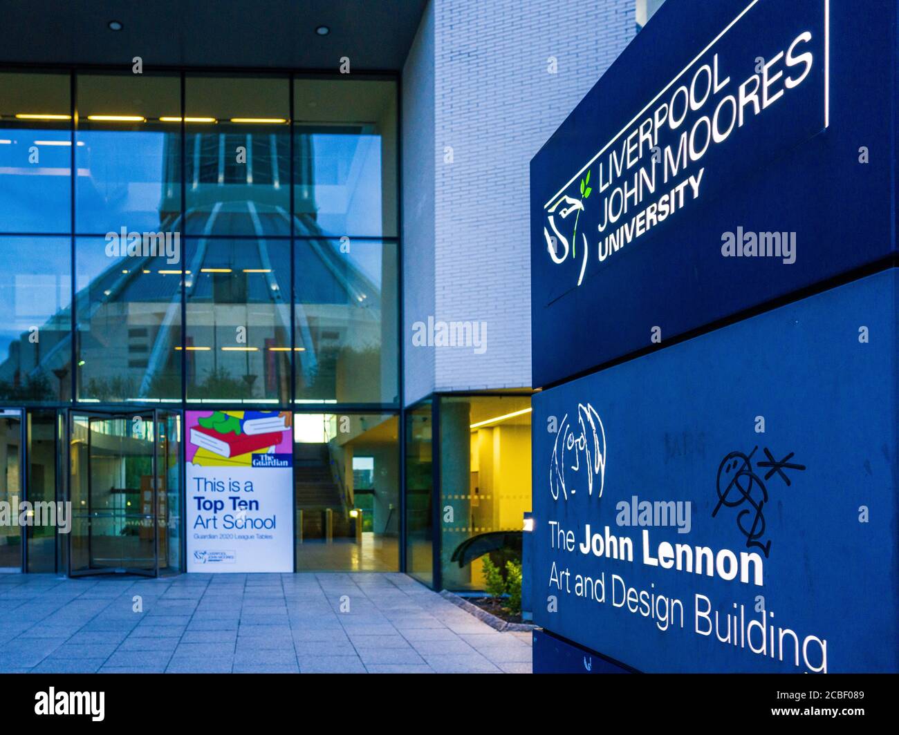 Das John Lennon Art and Design Building an der Liverpool John Moores University. Eröffnet 2008, entworfen von Rick Mather Architects. Stockfoto